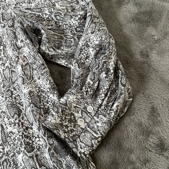Chico's Snake Print Blouse Top Shirt Gray Women's 3 US XL 16/18 - Picture 2 of 7